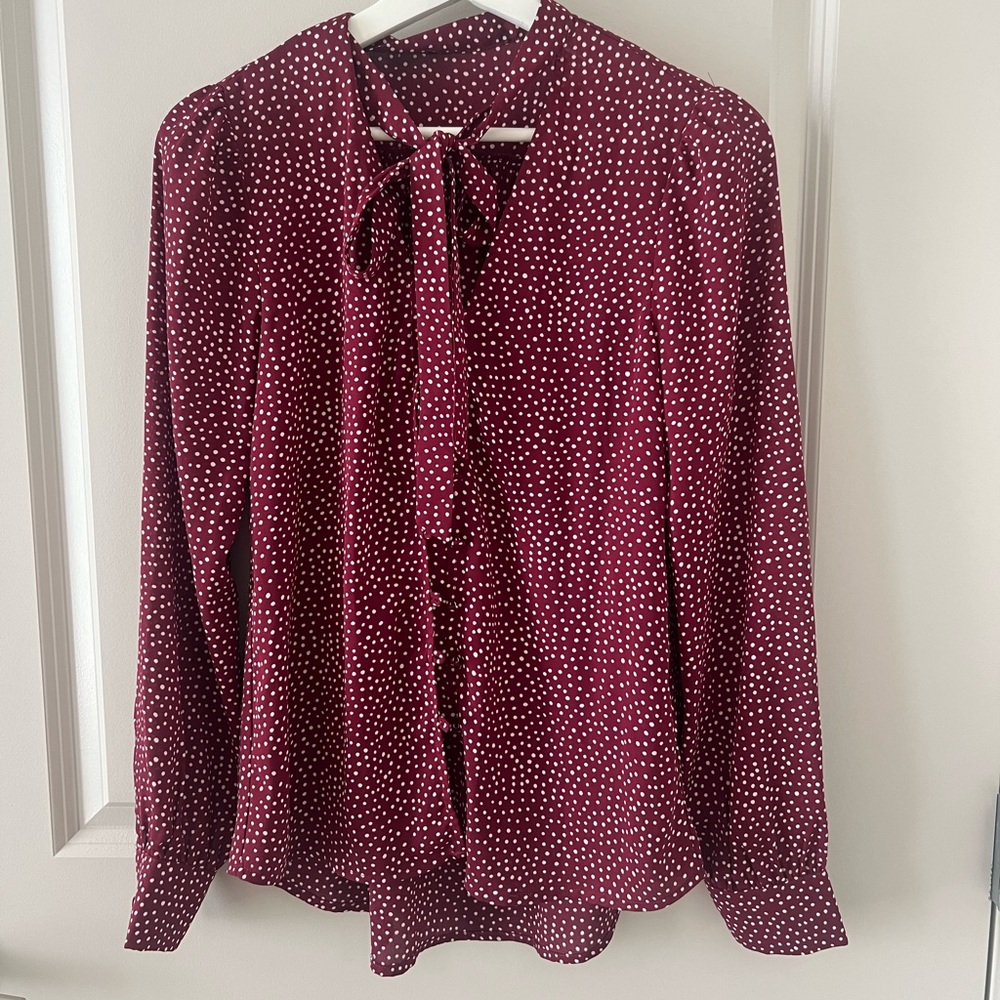 Tie neck long sleeve shirt